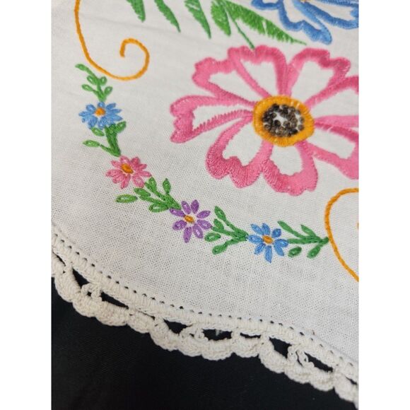 Estate Vintage Hand Embroidered Table Runner Cottagecore Floral Scalloped Edge - Picture 11 of 12